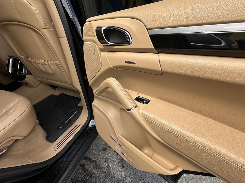 Porsche Cayenne (2012) 3.0 V6 TDI/180kW * ČR *2.Maj.  - fotka 24 z 41