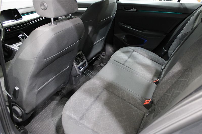 Volkswagen Golf 1,0 TSI Life CZ původ - fotka 13 z 33