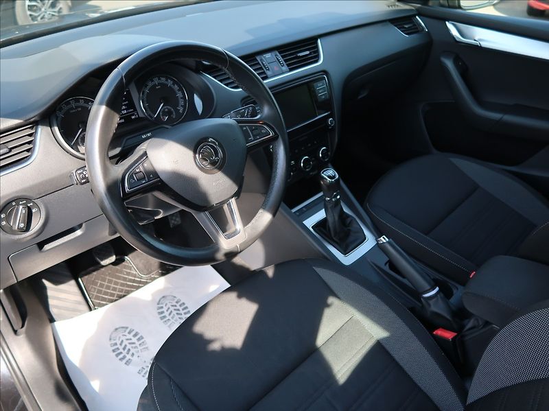 Škoda Octavia 1,6 TDi,85kW,1majČR,tempomat - fotka 9 z 24