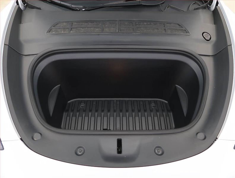 Tesla Model Y (2023) RWD LFP 60kWh, SoH 94% - fotka 15 z 33