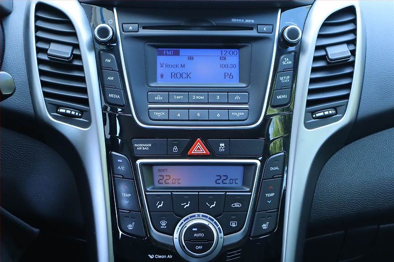 Hyundai i30 (2013) 1.4 CVVT, Serv.kniha, Tempomat - fotka 12 z 20