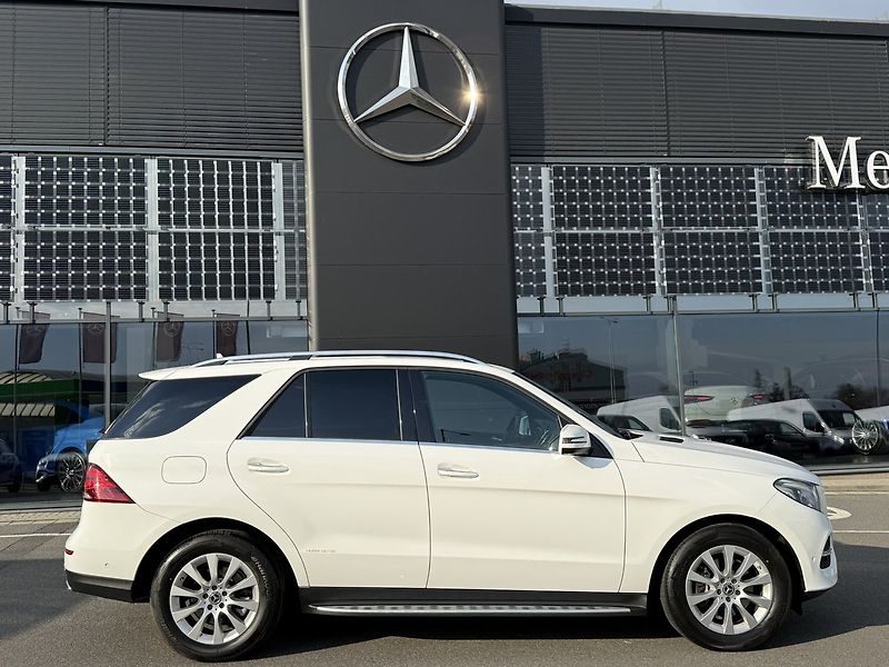 Mercedes-Benz GLE (2017) 350 d 4MATIC SUV - fotka 9 z 48