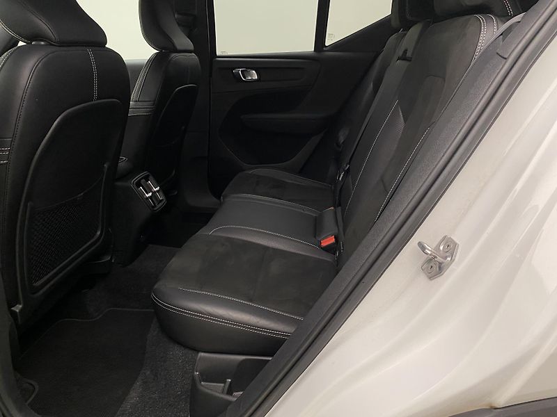 Volvo XC40 D4 AWD R-DESIGN AUT  - fotka 5 z 45