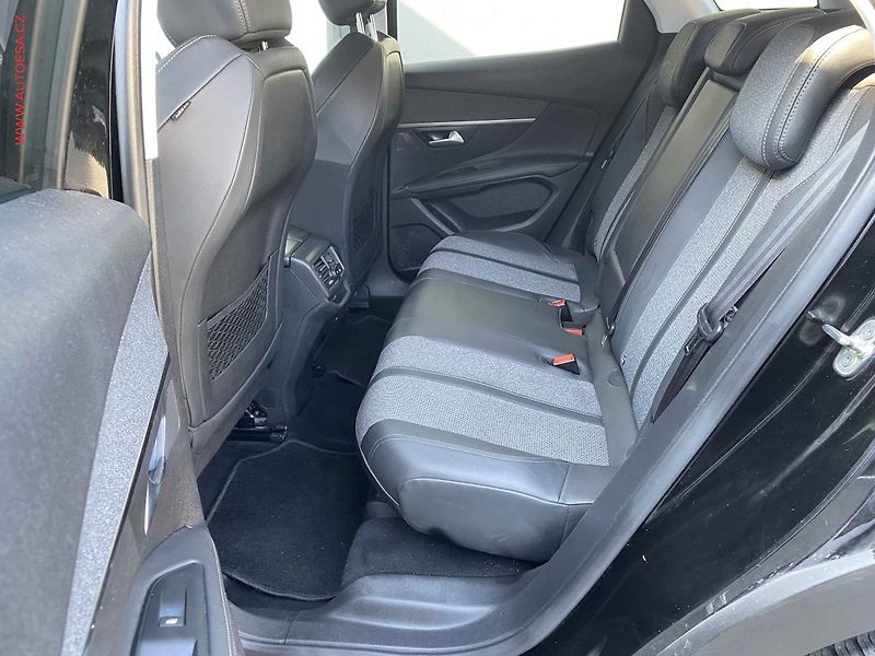 Peugeot 3008 (2019) 1.2PT, Allure, navi, kamera - fotka 10 z 17