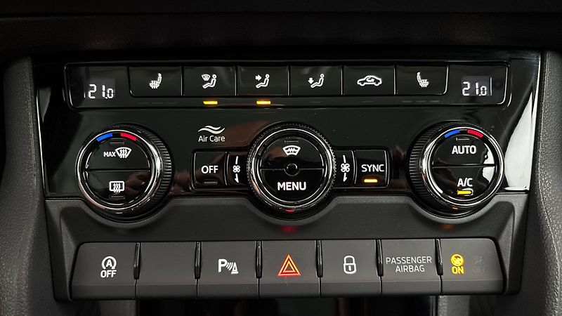 Škoda Karoq 2.0 TDI DSG 4x4 Style - fotka 13 z 29