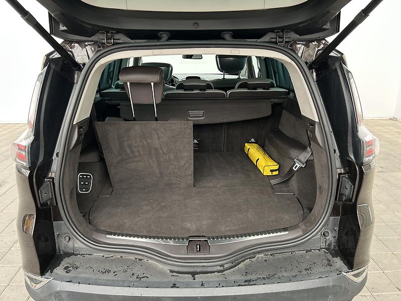 Renault Espace 1.6 dCi INITIALE PARIS - fotka 29 z 30