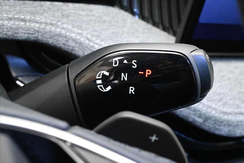 Škoda Superb 1,5 TSI 110kW DSG Selection Zá - fotka 23 z 33