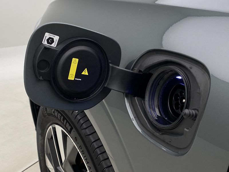 Volvo XC60 T8 AWD RECHARGE PLUS DARK CZ - fotka 37 z 66