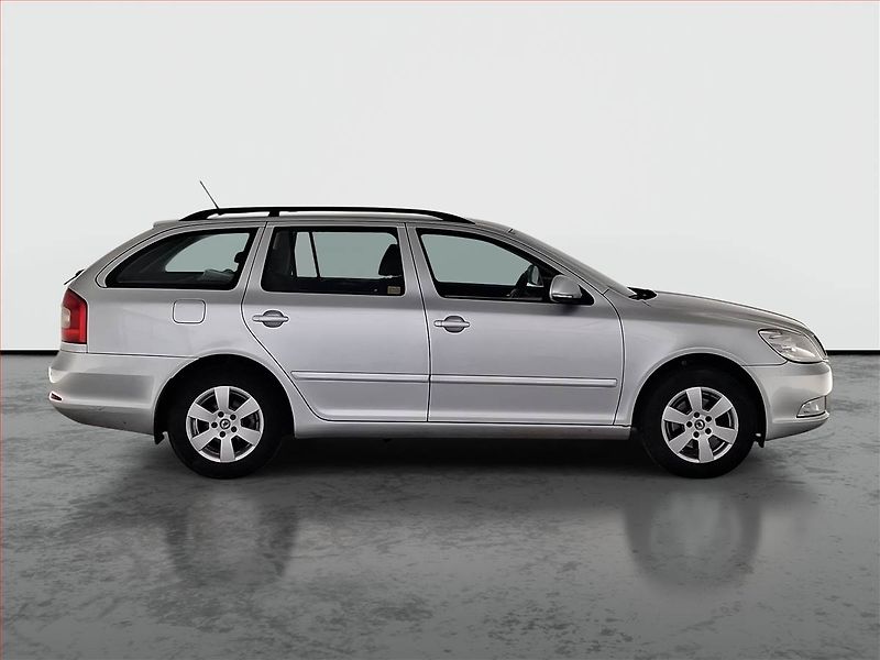 Škoda Octavia (2011) Elegance 1.6 TDI, Serv.kniha - fotka 6 z 19