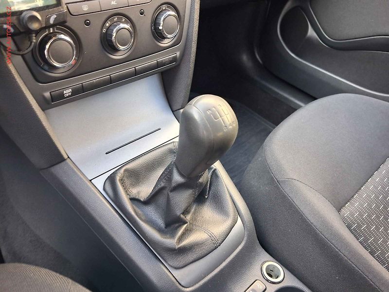Škoda Octavia (2011) 1.2 TSI, ČR, Klima - fotka 15 z 15