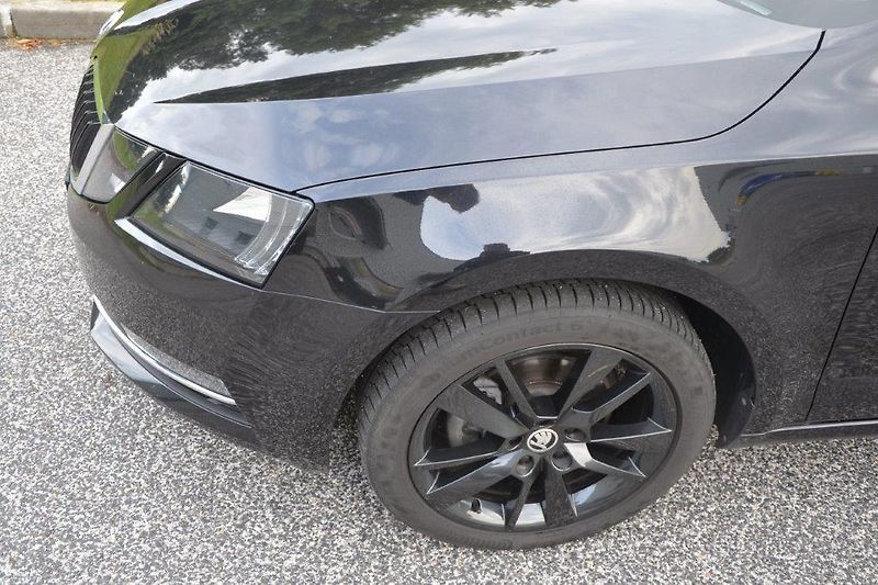 Škoda Octavia combi4x4 110 kW DSG Black line - fotka 22 z 42