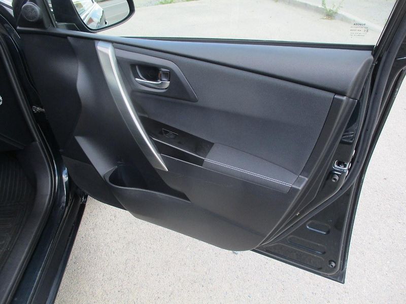 Toyota Auris 1.6i VVTi*AUTOM*NAVI*VÝHŘEV*TZ - fotka 28 z 47