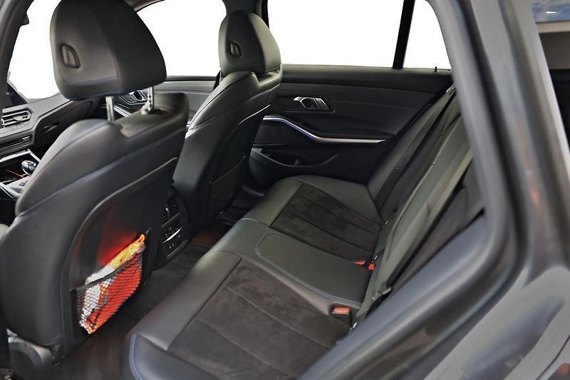 BMW Řada 3 320d xDrive Touring - fotka 14 z 14