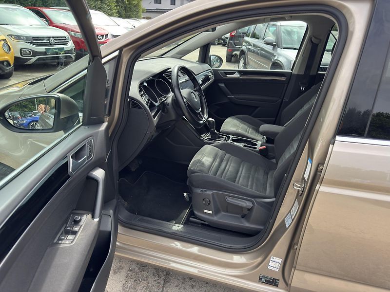 Volkswagen Touran - fotka 4 z 7