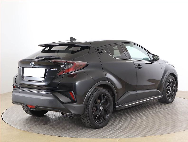 Toyota C-HR (2017) 1.8 Hybrid, Automat - fotka 5 z 19