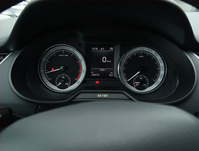 Škoda Octavia (2018) 1.4 TSI, Navi, Tempomat - fotka 11 z 18