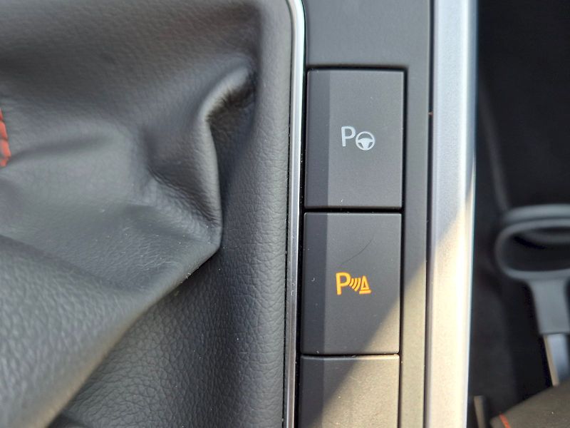 Seat Arona (2022) FR 1.0 TSI 81 kW 6°manuální - fotka 28 z 33