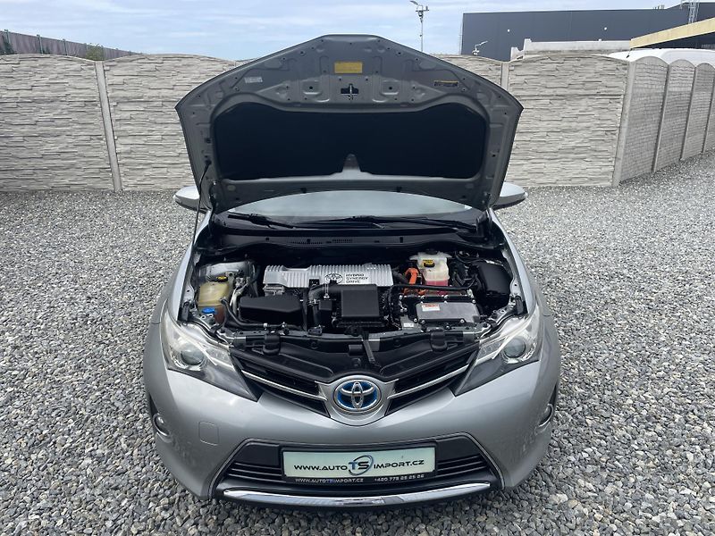 Toyota Auris 1.8i 16v HYBRID AUT SERVIS TOP - fotka 66 z 172