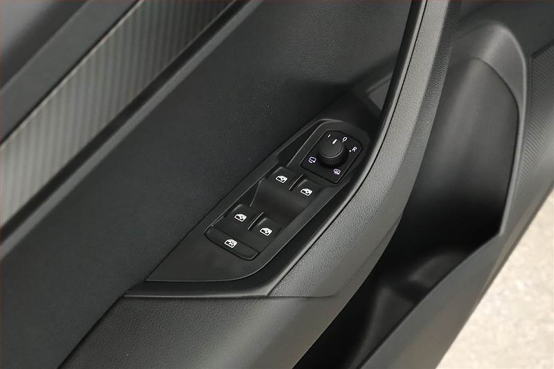 Škoda Karoq (2023) Sportline 1.5 TSI - fotka 15 z 15