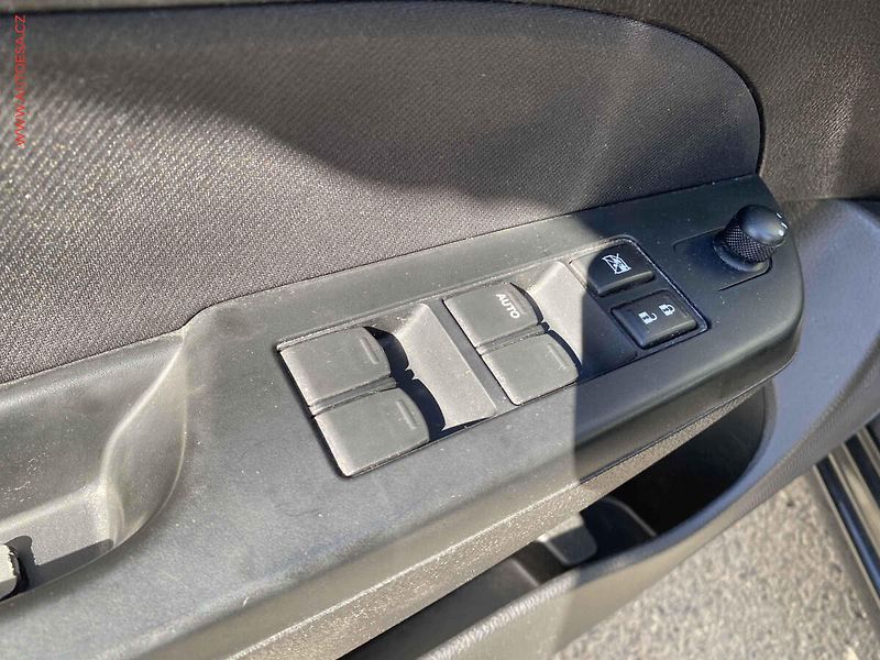 Suzuki Swift (2015) 1.2i, Club, +kola - fotka 13 z 17