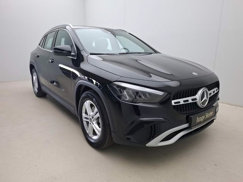 Mercedes-Benz GLA 200 Kamera LED DAB - fotka 1 z 18