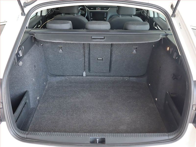 Škoda Octavia (2017) 1.6 TDI, Xenony, Tempomat - fotka 13 z 20