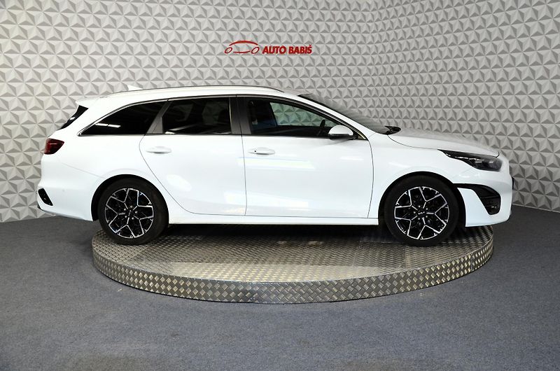 Kia Ceed (2023) SW 1.5TGDI 118 GT Line AT - fotka 4 z 15