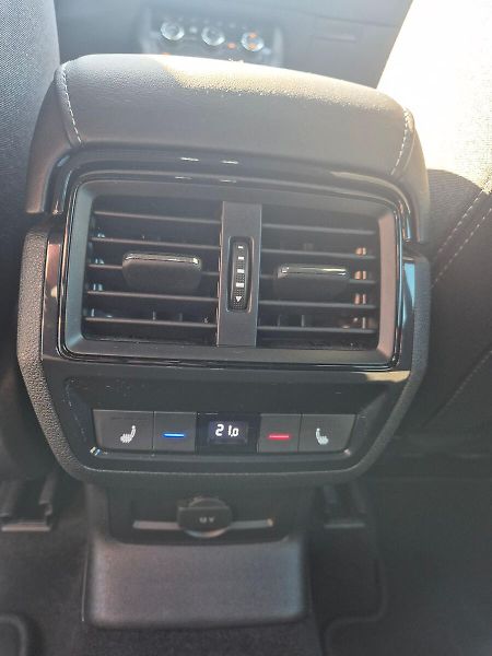 Škoda Karoq SportLine 2,0 TDI DSG 4x4 - fotka 11 z 34