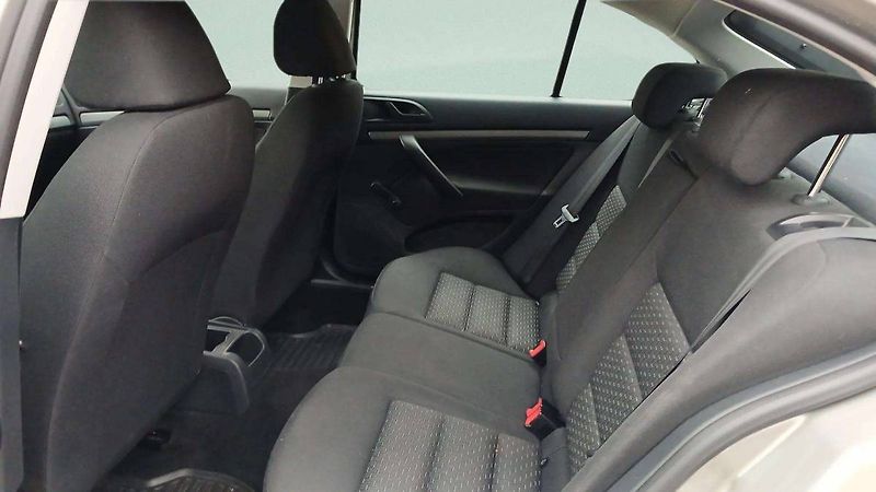 Škoda Octavia Tour 1.6MPI MT5 - fotka 26 z 33