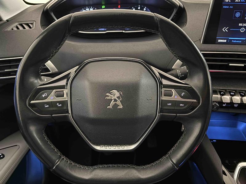 Peugeot 3008 (2018) Allure, 130k MAN6, tažné z. - fotka 16 z 33
