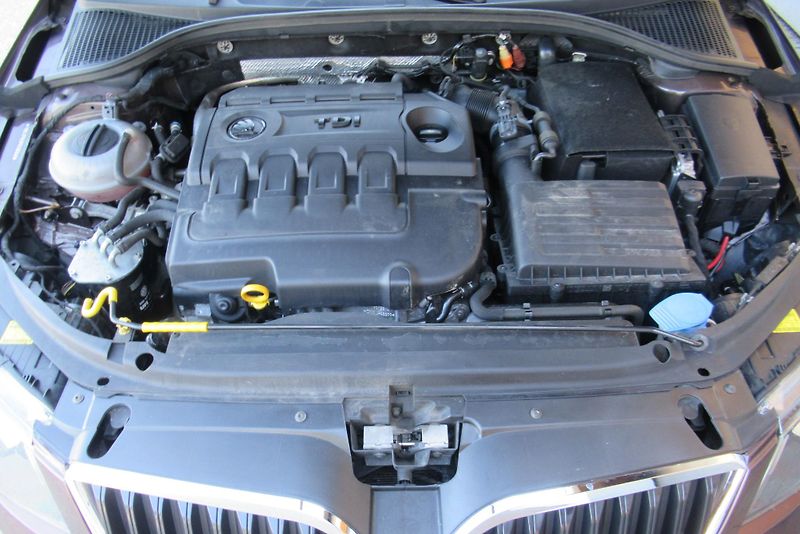 Škoda Octavia 1.6 TDI 4x4 KLIMA TAŽNÉ ČR - fotka 19 z 20