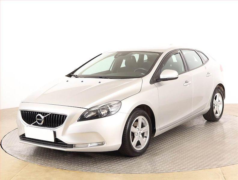 Volvo V40 (2016) 2.0 D2, Serv.kniha - fotka 2 z 16