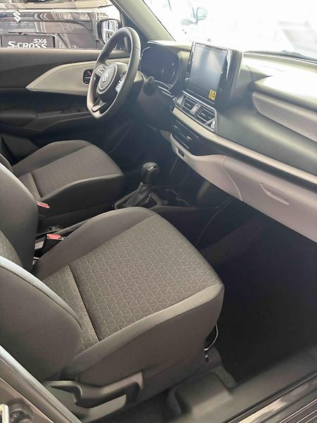 Suzuki Swift (2026) 1,2 PREMIUM HYBRID CVT MY26 - fotka 3 z 4