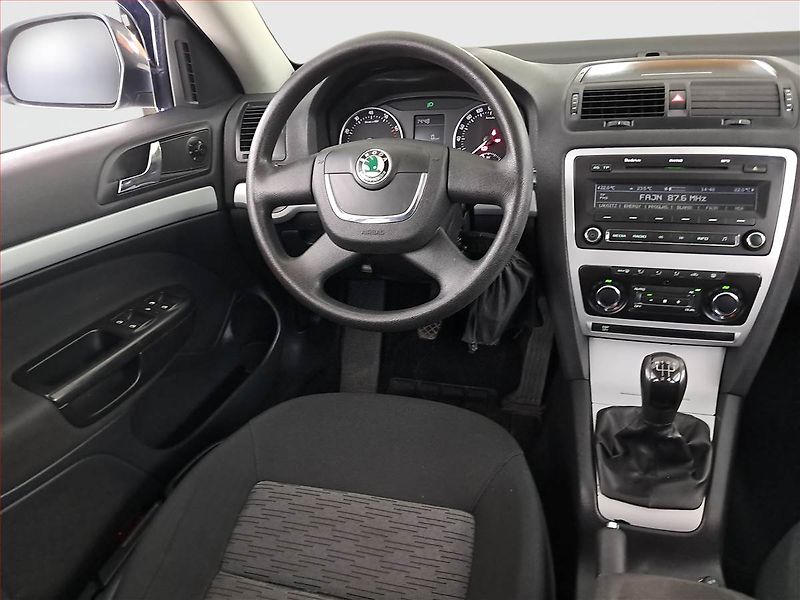 Škoda Octavia (2009) 1.6, Park. senzory - fotka 7 z 17