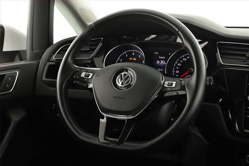 Volkswagen Touran (2019) 1.5 TSI - fotka 8 z 15