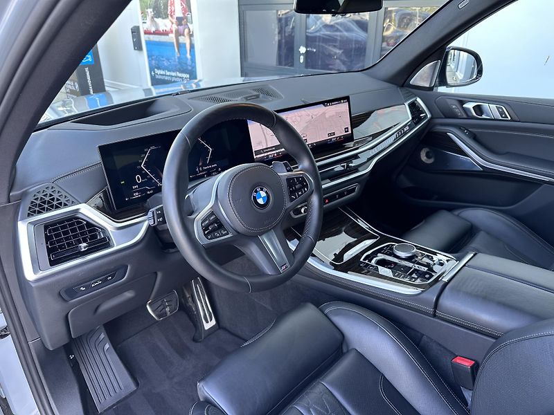 BMW X5 xDrive30d M-Sport - fotka 13 z 36