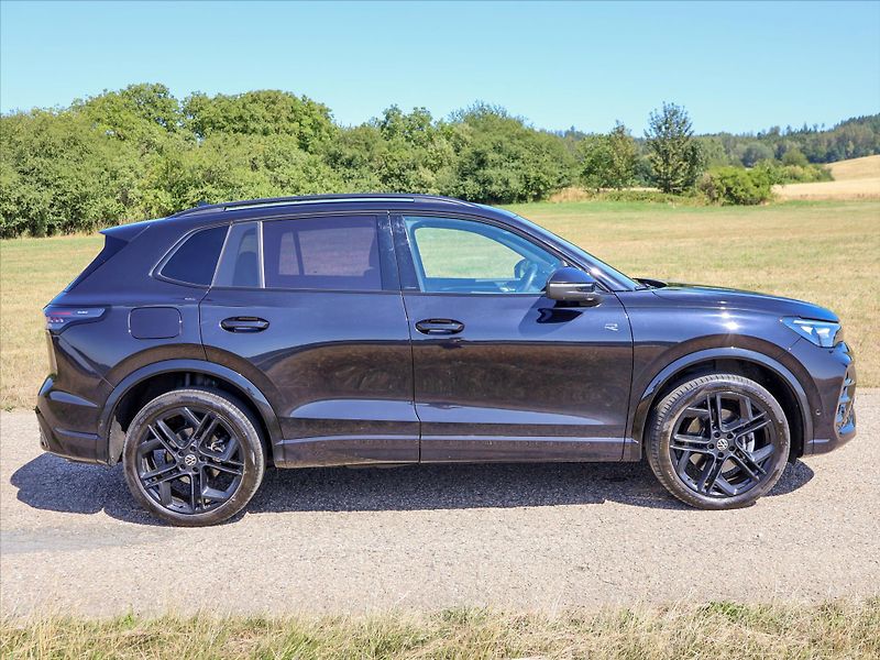 Volkswagen Tiguan 2,0 TDI 142kW DSG R-Line DPH - fotka 8 z 38