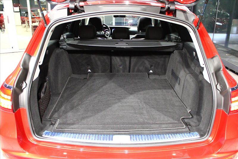 Mercedes-Benz Třídy E 300d 4MATIC DIS+ / 360° / NezT - fotka 23 z 27