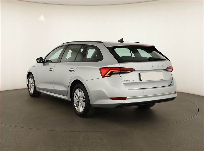 Škoda Octavia (2022) Ambition 1.0 TSI e-tec - fotka 4 z 16