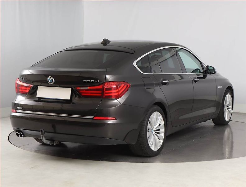 BMW Řada 5 (2017) 530d xDrive GT - fotka 5 z 26