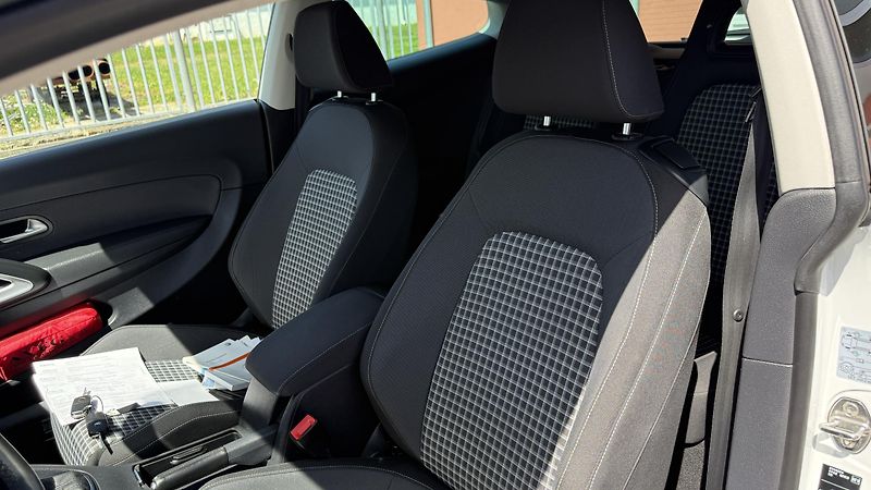 Volkswagen Scirocco 2.0TDi*110kW*DSG*R-LINE*LED* - fotka 11 z 23