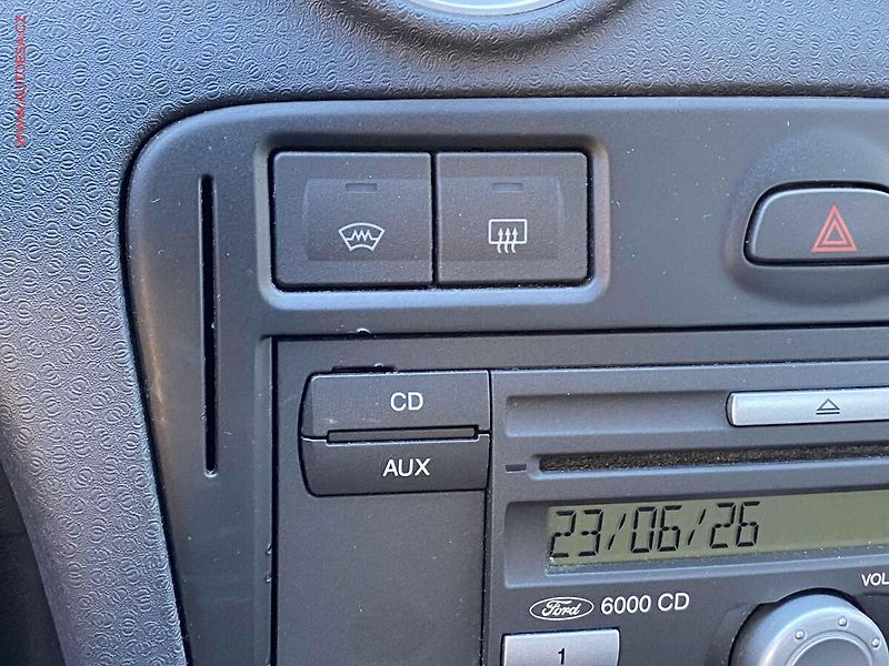 Ford Fusion (2009) 1.4i, 1.maj,ČR, Klima - fotka 15 z 17