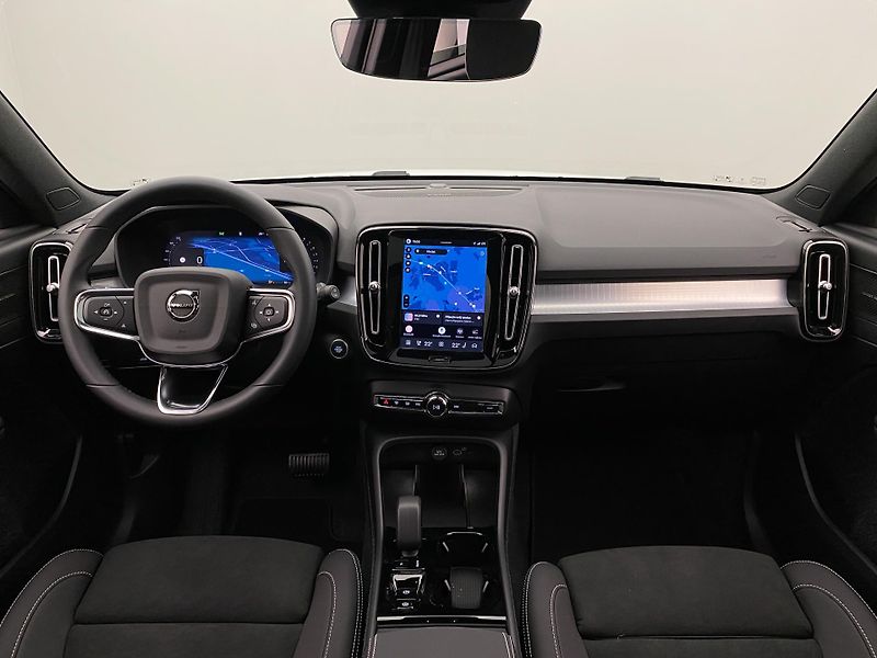 Volvo XC40 (2026) B3 AUT DARK ULTRA  - fotka 2 z 60