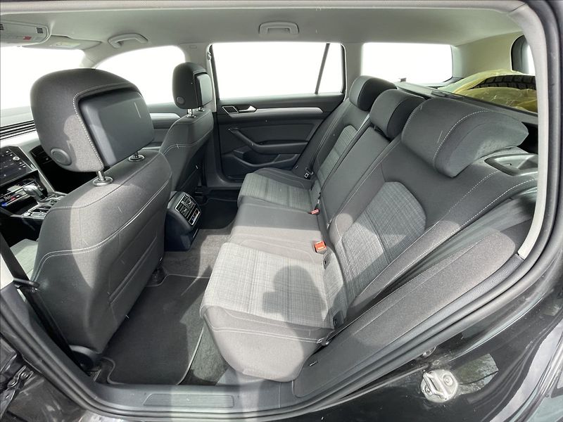 Volkswagen Passat Variant 2,0 TDI DSG Business TAŽNÉ+ACC - fotka 15 z 22