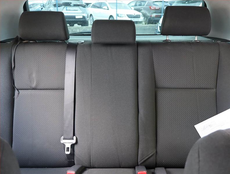 Toyota Corolla (2005) 1.4 D-4D, Automat, po STK - fotka 10 z 17