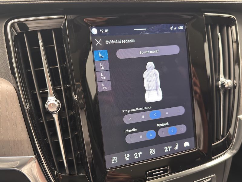 Volvo V90 T8 AWD RECHARGE ULTRA - fotka 50 z 53