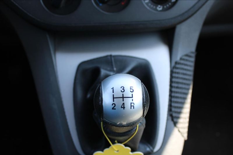 Ford C-MAX 1,8 TDCi  STK 7/2027, KLIMA - fotka 17 z 20