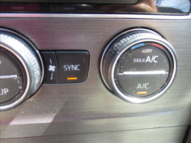 Volkswagen Golf 1,2 TSI,NAVI,digiklima,servis, - fotka 16 z 36