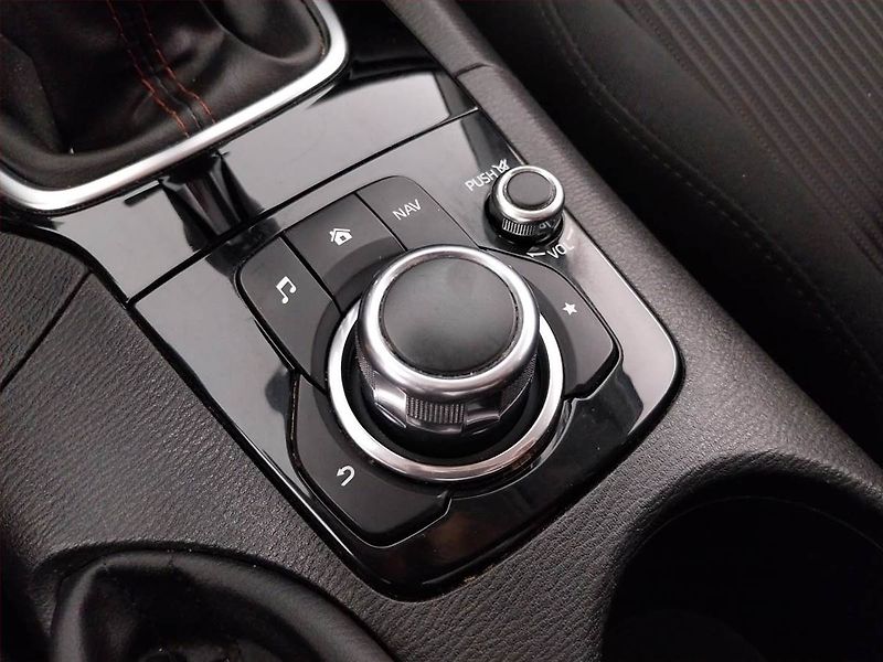 Mazda 3 (2015) 2.0 Skyactiv-G, Serv.kniha - fotka 22 z 23