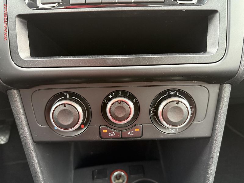 Volkswagen Polo (2011) 1.2i, AC - fotka 13 z 14